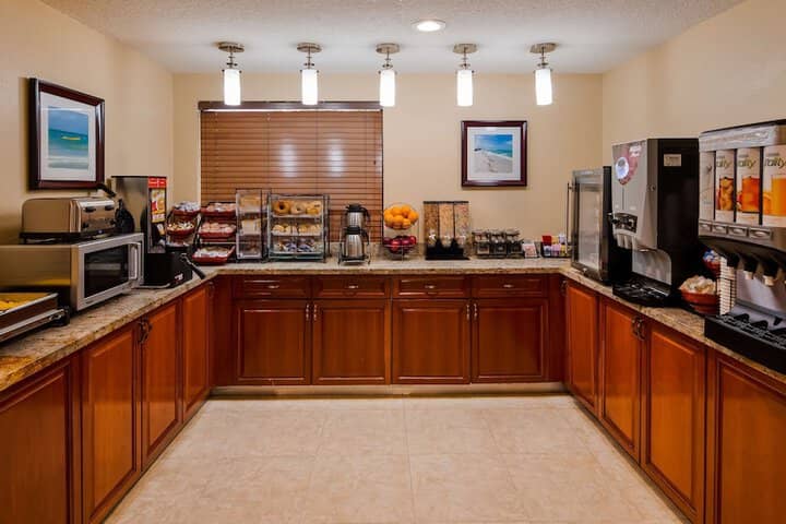 Breakfast area